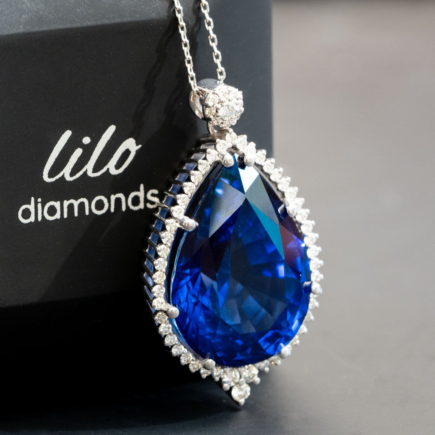 Ariana carat pear sapphire pendant with carat natural diamonds