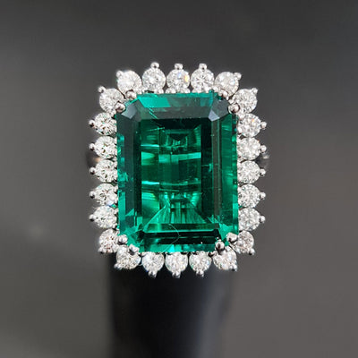 Large vintage green emerald ring for women with diamonds white gold