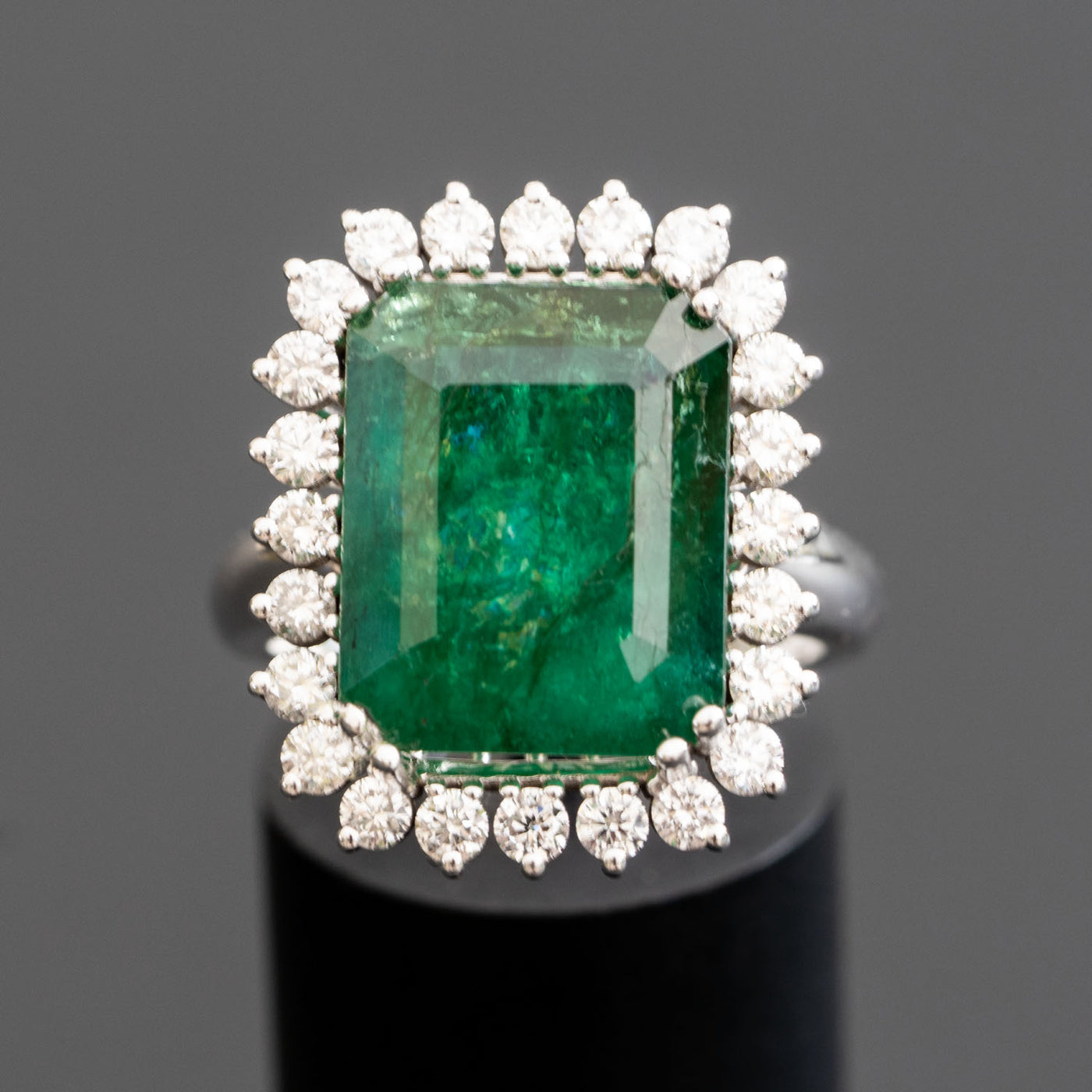 The Green That Brings the Grin - 10 Facts about Emerald