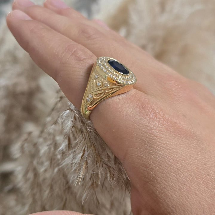 Men’s 18K Yellow Gold Natural Sapphire Signet Ring GRS Certified - One of A kind