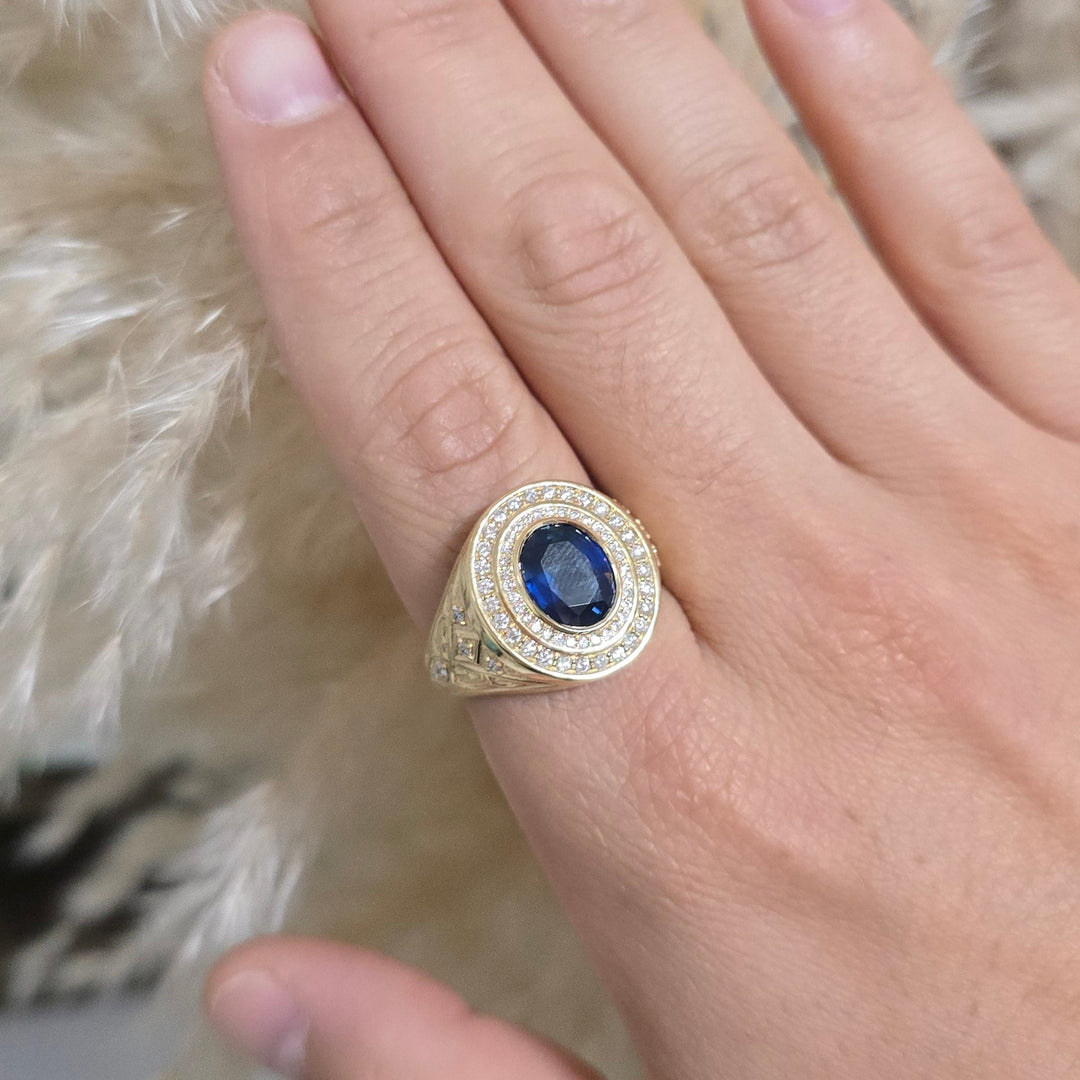 Men’s 18K Yellow Gold Natural Sapphire Signet Ring GRS Certified - One of A kind