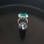Anello di lusso con smeraldo verde da 10 carati e diamante in oro bianco