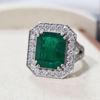 vintage emerald ring with diamonds white gold