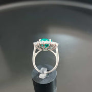 anello di fidanzamento con smeraldo