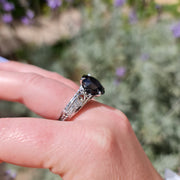 Joelene - Bague saphir bleu foncé rond de 9.50 carats avec diamants naturels de 0.30 carat