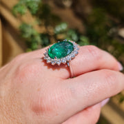 joya de anillo de esmeralda verde de lujo