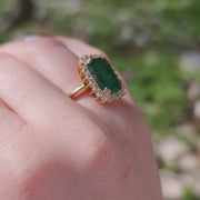 Emery - 5.90 carat natural emerald ring, 0.85 carat natural diamonds. 18K yellow gold