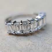 anello di diamanti mezza eternità 7 diamanti naturali taglio smeraldo pietra in oro bianco