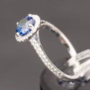 女性の婚約指輪サファイアとダイヤモンド ホワイトゴールド