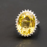 Carole - Anillo de zafiro amarillo ovalado de 21.00 quilates con diamantes naturales de 1.00 quilates