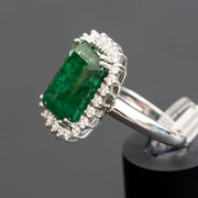 anillo vintage de esmeralda con diamante en oro blanco