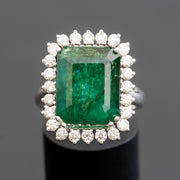 anillo grande de esmeralda natural con diamantes oro blanco