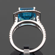 Valentine - Bague topaze émeraude bleue naturelle 6.00 carats avec diamants naturels 1.08 carat