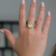 anillo de diamantes de zafiro amarillo