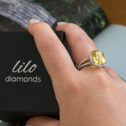 anillo de compromiso de zafiro amarillo oro blanco
