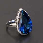 Celine - 34.00 ct pear sapphire ring with 0.42 carat natural diamonds