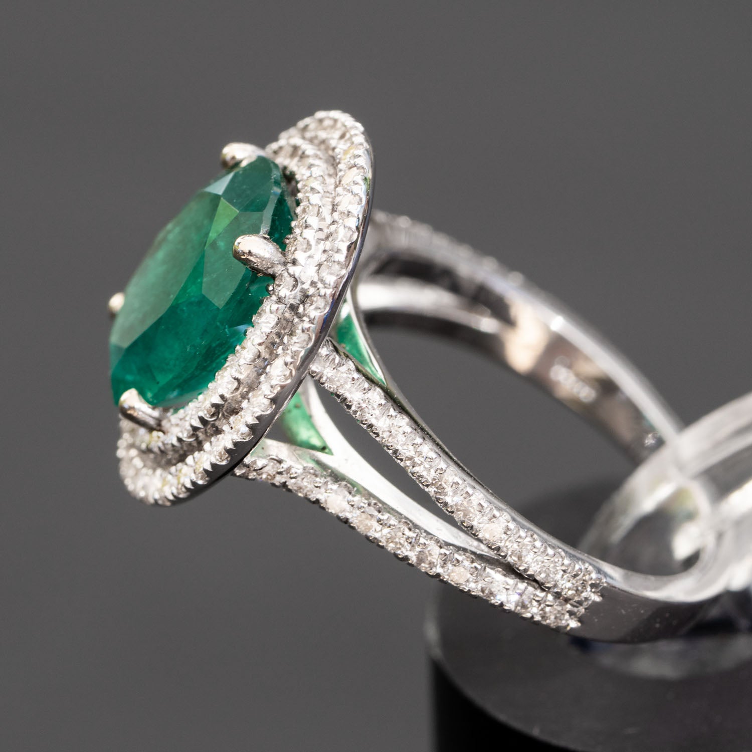 Natural Oval Emerald Ring with Diamonds