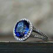 Margot - 6.31 carat oval sapphire ring with 0.66 carat natural diamonds