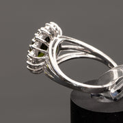 オーバル グリーン トルマリンとダイヤモンドの婚約指輪