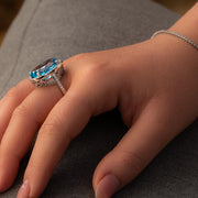 grande photo de main de bague en diamant topaze naturelle