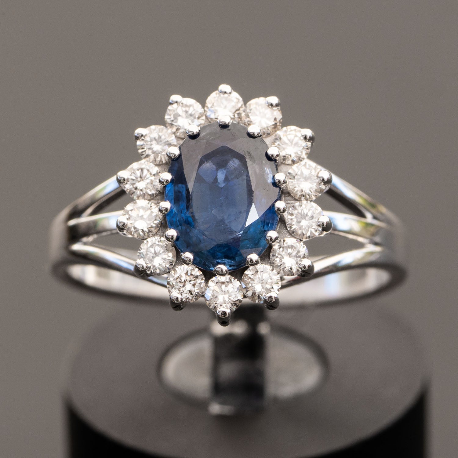 Natural sapphire diamond ring Clearance