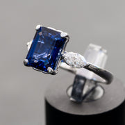 Siena - 4.45 carat sapphire ring with 0.55 carat natural diamonds