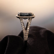 Grace - Bague saphir coussin 6.50 carats avec diamants 0.66 carat