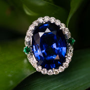 Juliana - Bague saphir ovale de 25.00 ct avec 0.30 émeraudes vertes naturelles et 1.10 carat de diamants naturels