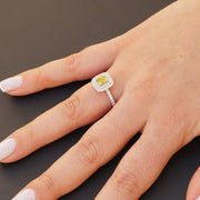 Lucile - Certificado GIA - Diamante natural VVS0.68 de color amarillo intenso de fantasía de 1 quilates con diamantes blancos naturales de 0.46 DF / VS