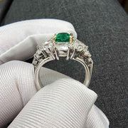 anillo de diamantes de lujo