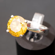 anillo de diamantes amarillos oro blanco