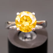 anillo de diamantes amarillo